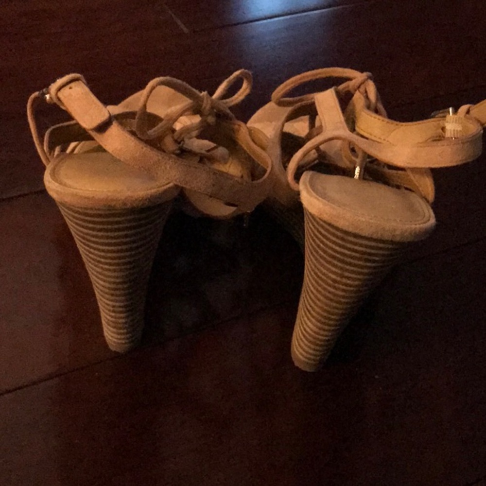 Shoes - Picture 4 of 4